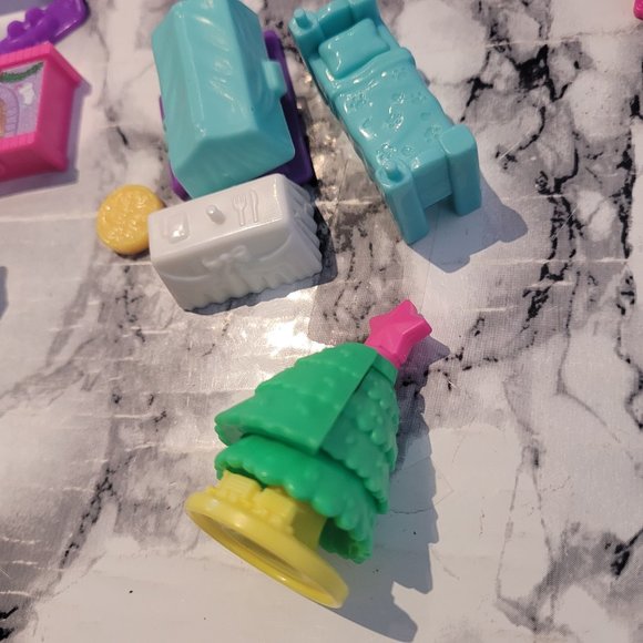 2021 Advent Polly Pocket Chalet - Picture 15 of 16